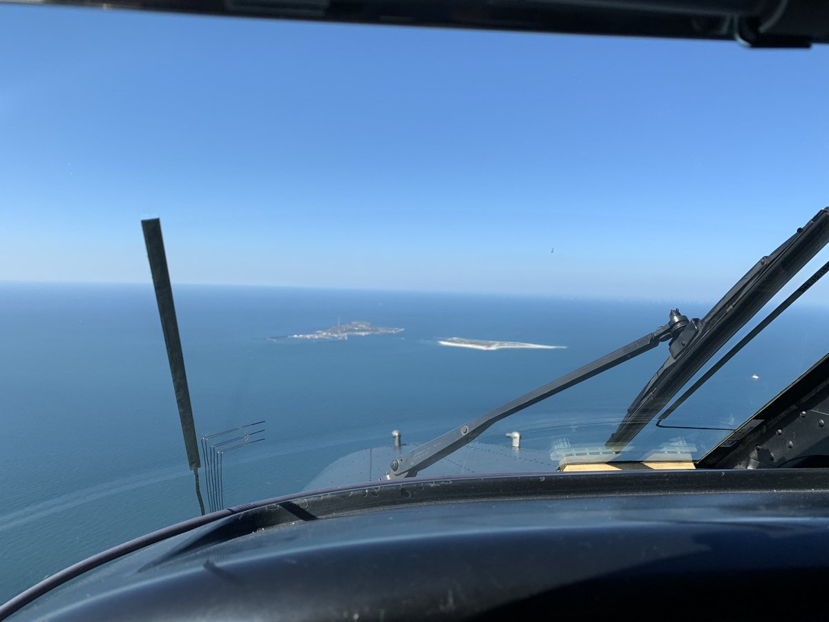 K3_GrafZeppelin's tweet photo. Eine Woche mit vielen Terminen, in der ein Tag mit Flugdienst nicht fehlen darf! Fast 4 Stunden über der Nordsee sind nicht nur eine gute Abwechslung zum Büro (und #megacool), sondern riesige Motivation für die kommenden Herausforderungen! #keeponflying #thefuturestartsnow #MFG3 https://t.co/fZsioOHdTx