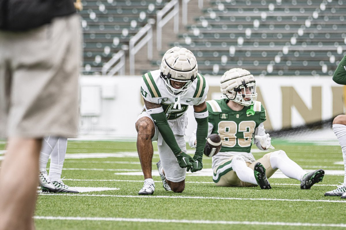 dontezfagan's tweet photo. #AGTG 💚🥼 https://t.co/GziXL6BTeg