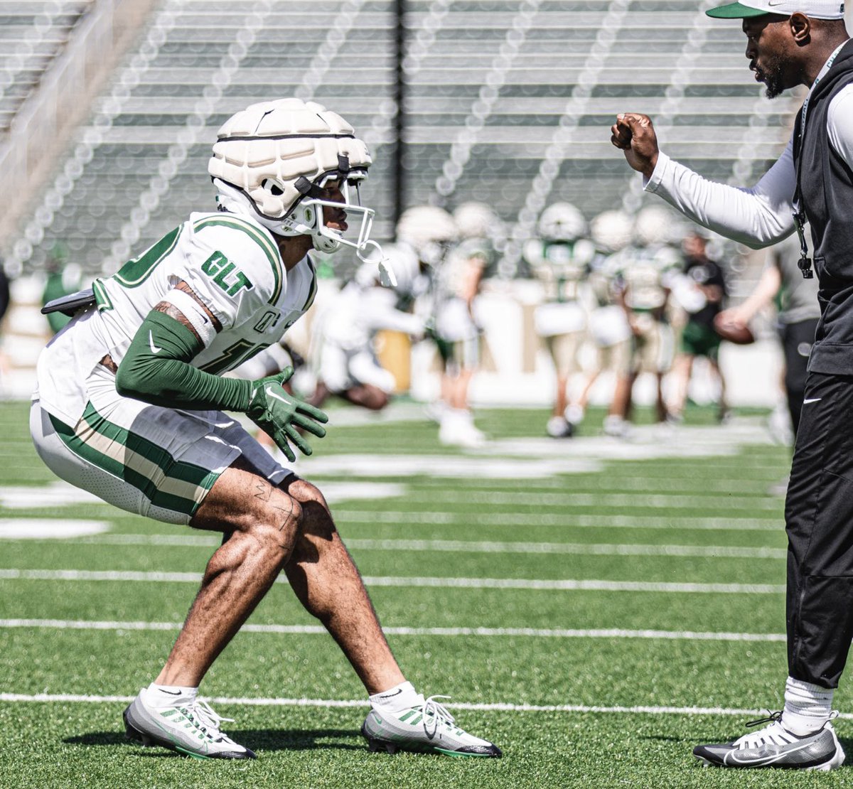 dontezfagan's tweet photo. #AGTG 💚🥼 https://t.co/GziXL6BTeg
