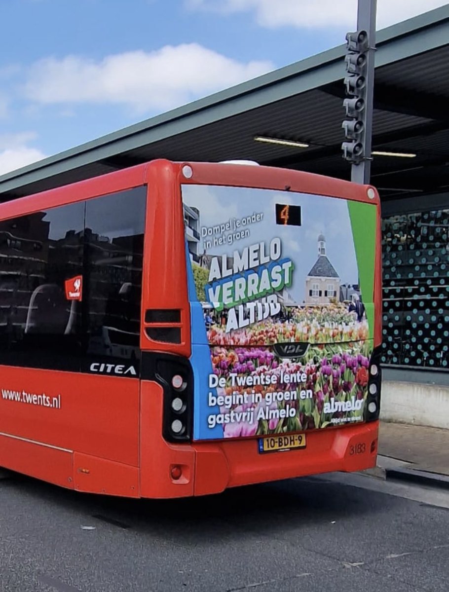Almelo is ambitieus en volop in ontwikkeling! Met nieuwe woonconcepten, leuke winkels, goede restaurants en een vernieuwd stadshart. Mooie rijdende campagne op de Twentse streekbussen! <a href="/Gemeente_Almelo/">Gemeente Almelo</a>