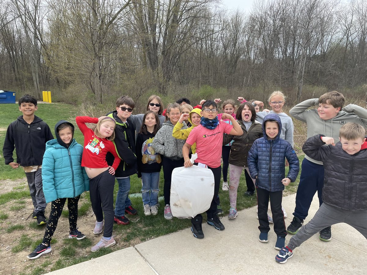 We love walking our trail behind school. We’ve been noticing trash this spring and they’ve been asking me if we could clean it up. 🌍 💪🏻