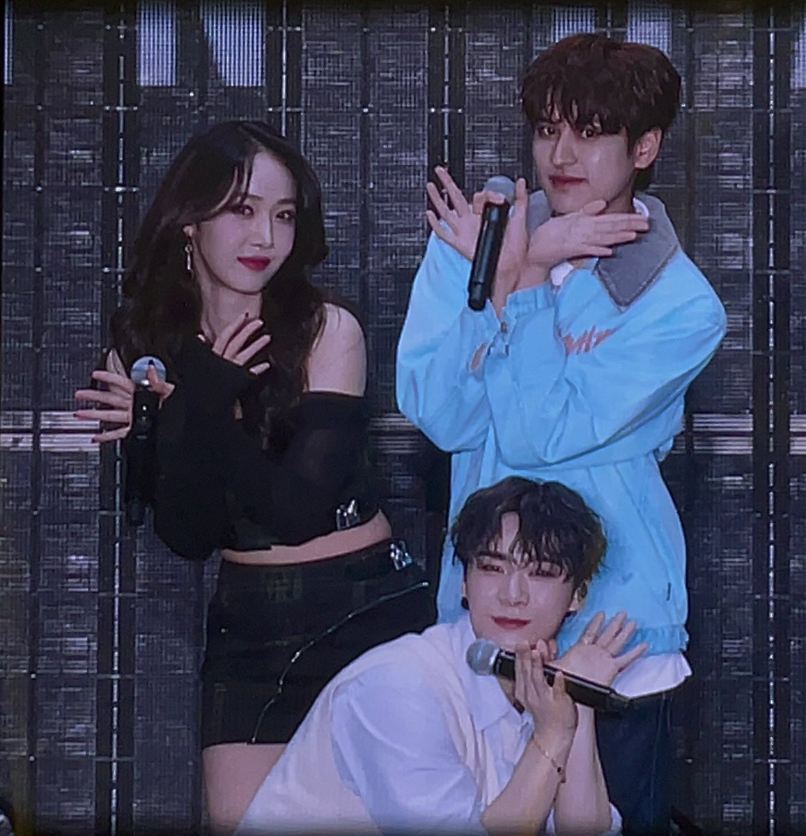 lhygomsll's tweet photo. sending my deepest condolences to his family &amp; friends 🕊

i really sorry for moon sua, i can't imagine how you are now, but please stay strong, big hug for you and for mj, jinjin, cha eunwoo, rocky, sanha, seungkwan, chanwoo, sin b and all moonbin friends too 🫂❤️ https://t.co/ifLhIgQGVU