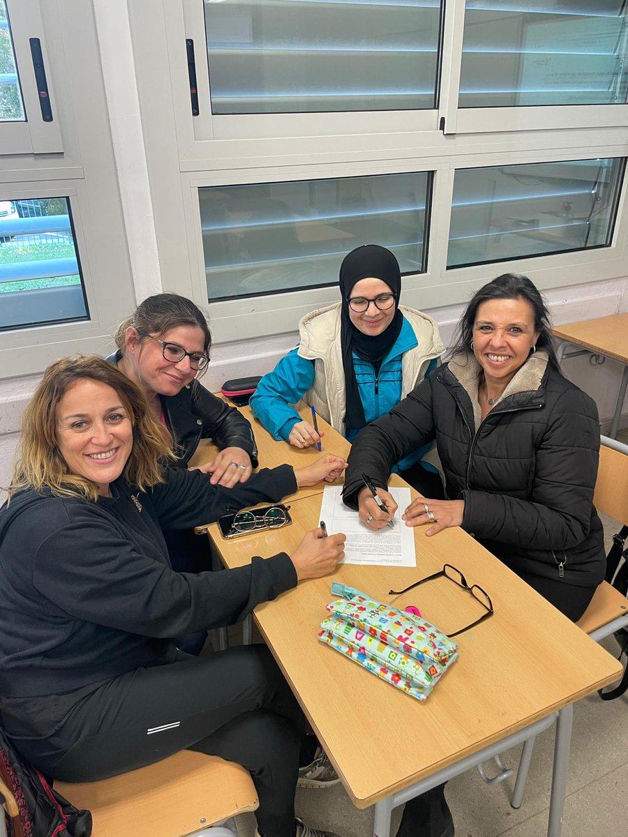 cfa_anoia's tweet photo. Alumnes del GES han assistit a una xerrada sobre la salut mental. En el marc del programa #ocelldefoc, impulsat pel @gencat , sobre temes d’actualitat relacionats amb la salut mental: xarxes socials, nous sistemes de valors, efectes de la pandèmia, aïllament, capitalisme, etc. https://t.co/E4wsO0AiB1