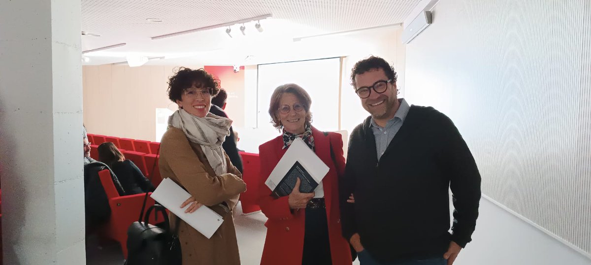 sindicdegreuges's tweet photo. 📣"Cal repensar les presons. Necessitem nous models per respondre al delicte, menys repressors i més eficaços, com el tractament en llibertat o el control telemàtic"

📖La síndica a la presentació del llibre “Una presó educadora”, de Jordi Enjuanes i Yanina Díaz, a la @uvic_ucc https://t.co/xcff0EgEPD