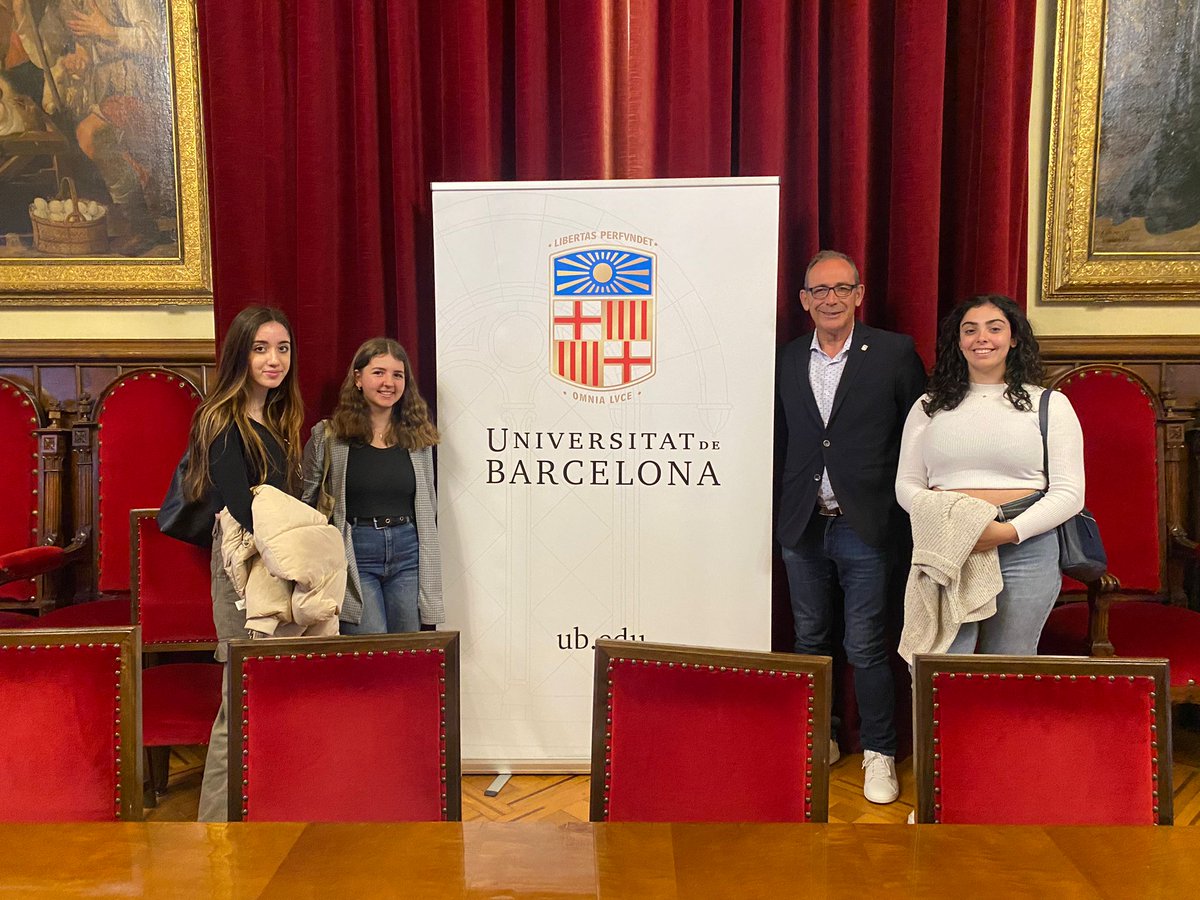 Hem rebut la visita de les tres guanyadores del Premi per la PAU-UB a l'excel.lent XXIV edició de l'Exporecerca Jove 
magmarecerca.org/ca/exporecerca
Moltes felicitats!, i dessitjem que us hagi agradat la visita, futures científiques!

<a href="/magmarecerca/">MAGMA, Associació per Promoure la Recerca Jove</a>
<a href="/UniBarcelona/">Universitat de Barcelona</a>