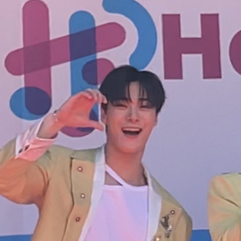 to my sweet, sweet moonbin…i’m struggling to put into words how heartbreaking this is but i hope you find peace and light up the night sky for eternity. it is an honour to be your fan and i’m so grateful i met you in this life time. i love you forever and always 🌙🤍