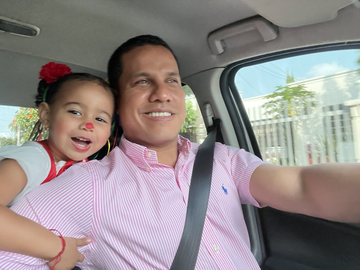 CarlosESejin's tweet photo. Mi Princesa hoy se convirtió en una Payasita que me inundó de alegría el Corazón. https://t.co/qCtkjltBAb