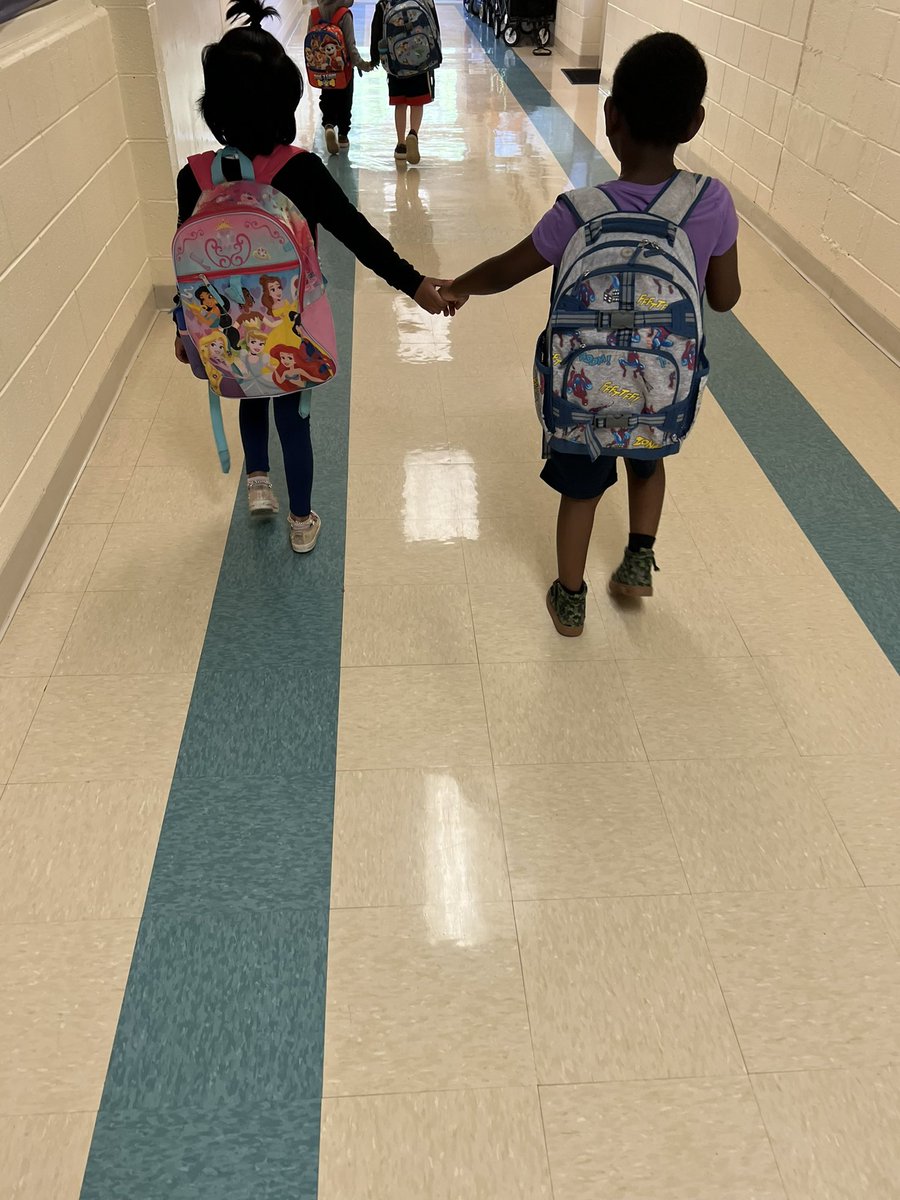 You know it’s gonna be a good day when your friend wants to hold your hand. ☺️💜#friendship #besties #preschool #handinhand #PSLovesU <a href="/FCPSR2/">FCPS Region 2</a> <a href="/fcpsnews/">Fairfax Schools 🌟</a> <a href="/PineSpringFCPS/">Pine Spring ES{FCPS}</a> <a href="/FCPSSupt/">fcpssupt</a>
