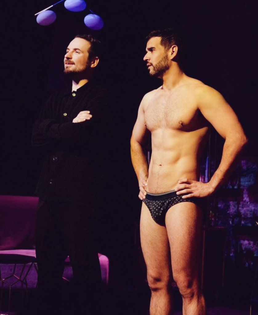 ¿Creen en la leyenda del hilo rojo?
Estamos todos los jueves con funciones de #Smiley en #lateatreria 
La comedia romántica en la que se basó la exitosa serie de #Netflix