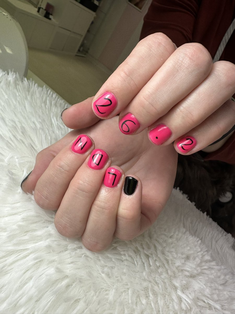 RealDeal's tweet image. She’s ready. 
Nails done, playlist on point. 
LFG 💅🏼🙃🦾

open.spotify.com/playlist/0YwrB…