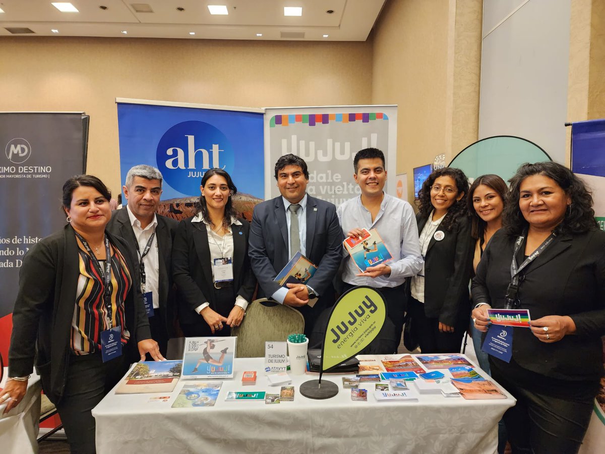 Leandro_Arg1's tweet photo. 👉🏽 Junto al Dir de Turismo Sergio Senrra visité el Workshop donde participaron distintas entidades del sector público y privado. 

💪🏽Nuestro país tiene un potencial enorme y nuestra provincia aún más. Con decisión política podemos reposicionar a Tucumán como referente en turismo. https://t.co/OLQTjvRkc0