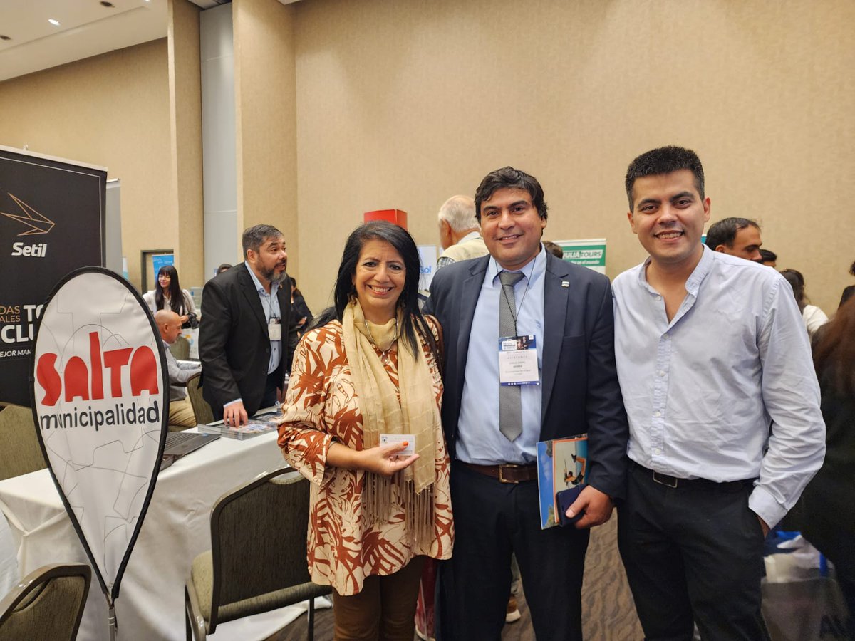 Leandro_Arg1's tweet photo. 👉🏽 Junto al Dir de Turismo Sergio Senrra visité el Workshop donde participaron distintas entidades del sector público y privado. 

💪🏽Nuestro país tiene un potencial enorme y nuestra provincia aún más. Con decisión política podemos reposicionar a Tucumán como referente en turismo. https://t.co/OLQTjvRkc0