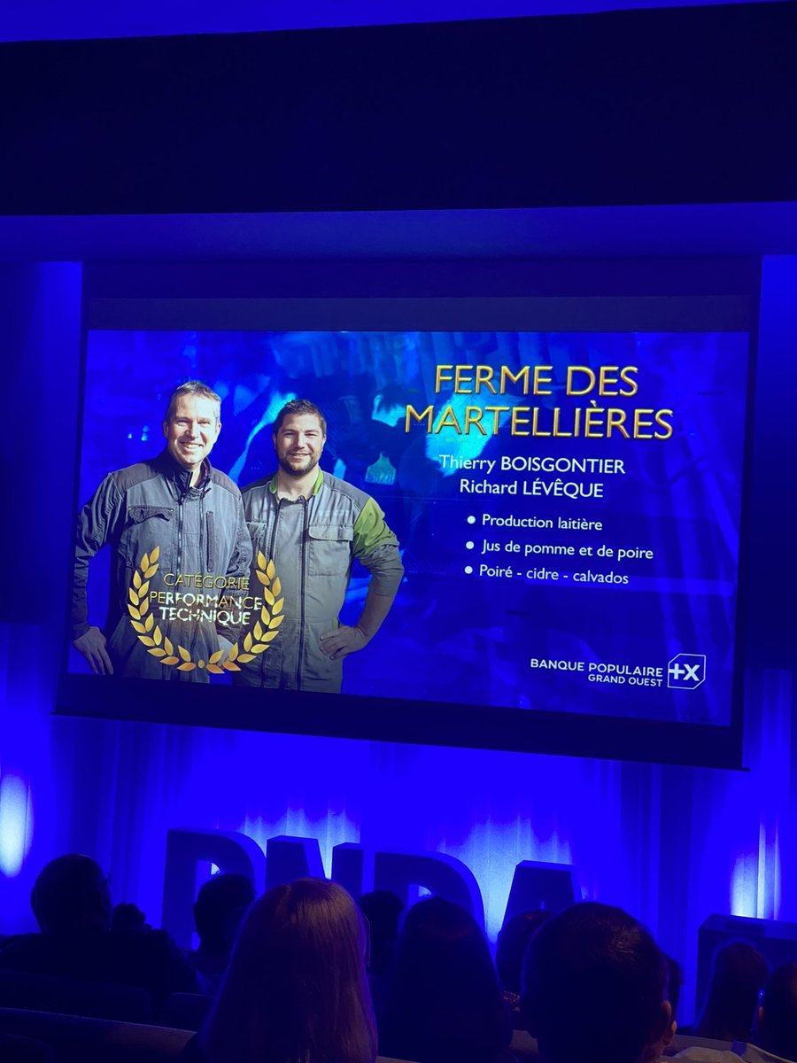Prix remis par <a href="/msa_actu/">La MSA</a> <a href="/PascalCormery/">Pascal Cormery</a> à Thierry Boisgontier et Richard Leveque : prod lait, Poiré domfrontais et jus pommes et poires