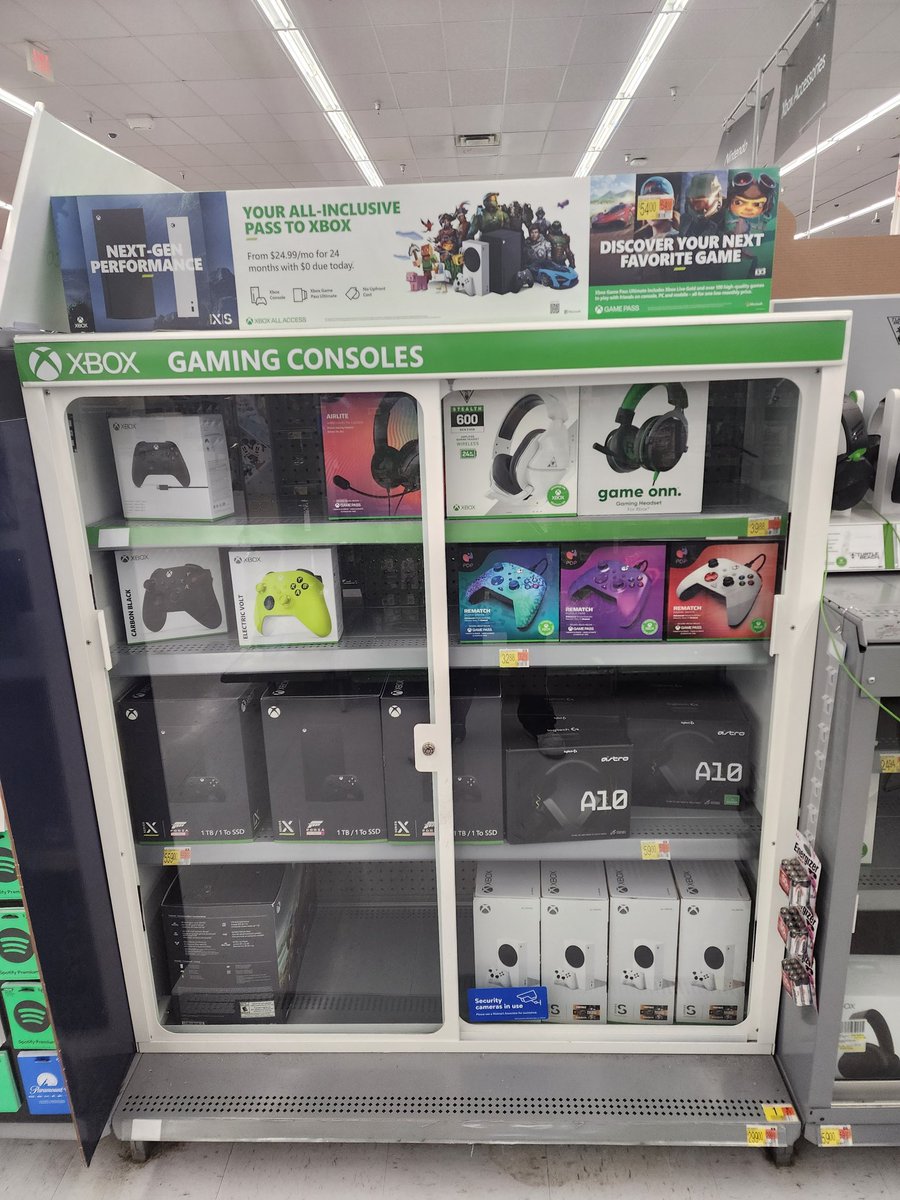erod0222's tweet photo. Just went to Walmart today, and it's starting to feel more common to see physical #XboxSeriesX/#XboxSeriesS, #PS5, and #MetroidPrimeRemaster in stock. Also, #FuckScalpers. https://t.co/X65THtuKZv
