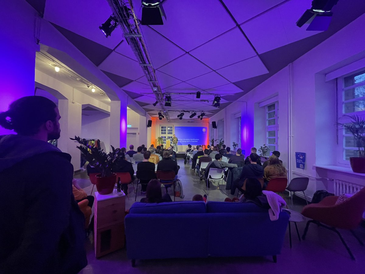 In our April meetup: <a href="/gotgelf/">Alex Gotgelf</a>, tech lead at <a href="/TalonOne/">Talon.One</a>, is telling us about Building a Scalable Notification System Using GCP's Pub/Sub Feature in #golang

A shout out to the team for hosting this month‘s meetup 🙌🏼