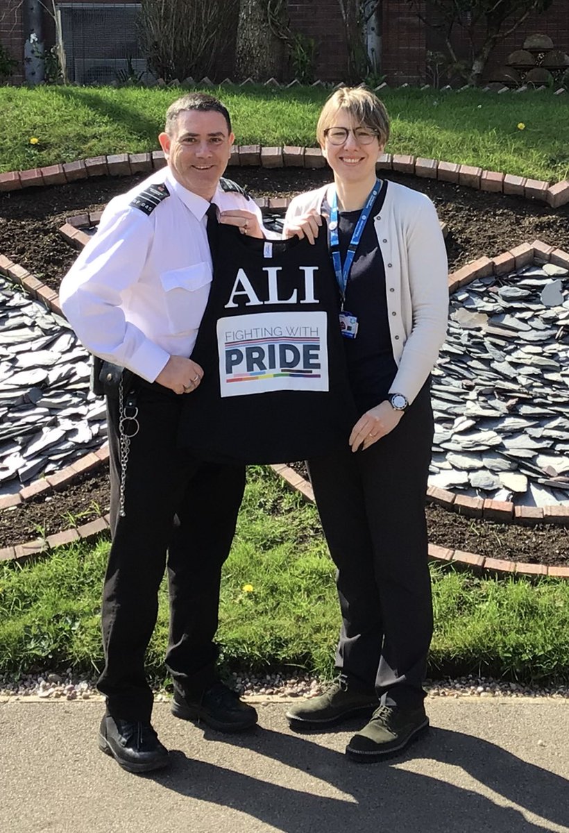 Very grateful and proud to have had the Veterans group and the LGBT+ group from @stafford_hmp supporting my London marathon fundraising for #fightingwithpride #lgbtveterans Big thank you to @AndyTDEJ for his support in making this happen. @LondonMarathon justgiving.com/fundraising/al…