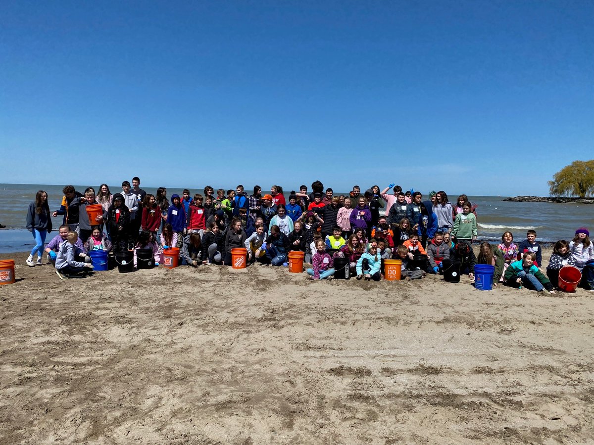 RHTASTEMgrade4's tweet photo. Wow! Way to make RHTA proud today 4th grade and @RHTAStem7! We collected over 33 lbs of trash at our Edgewater beach clean-up! Thank you @DrinkLocalTap for a wonderful day of authentic learning, fun, and wavemaking!  @OSLN @NRCSStem @NRCSRangers https://t.co/x0QAVRu905