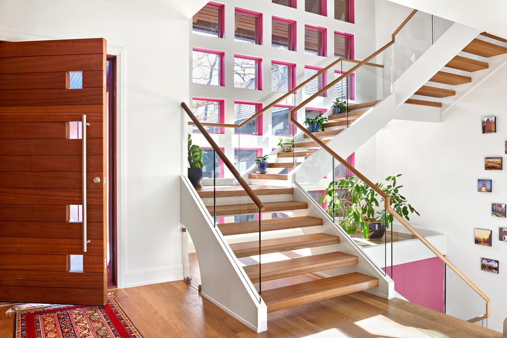 BethHaleyDesign's tweet photo. A grand staircase makes a big impact in a home, especially when it is accompanied by bright pink detailing, glass railings, and delicate greenery on every other step! Tag a friend who would LOVE having this unique and sleek element incorporated into their home. https://t.co/WiXRedahLl