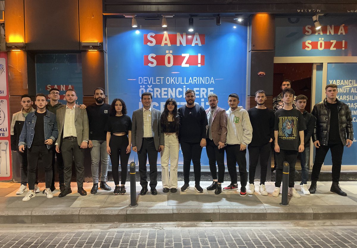 yeniparti61's tweet photo. Milletvekili Adayımız Ahmet Kaya, Mustafa Erdi Çakır, Akçaabat İlçe Başkanımız Mustafa Bak, Ortahisar İlçe Başkanımız Fatih Suat Oyman; İl Başkanımız Oğulcan Çavuşoğlu ve İl Başkan Yardımcılarımızı Seçim Koordinasyon Merkemizde ziyaret etti. https://t.co/QPsADSjeI8