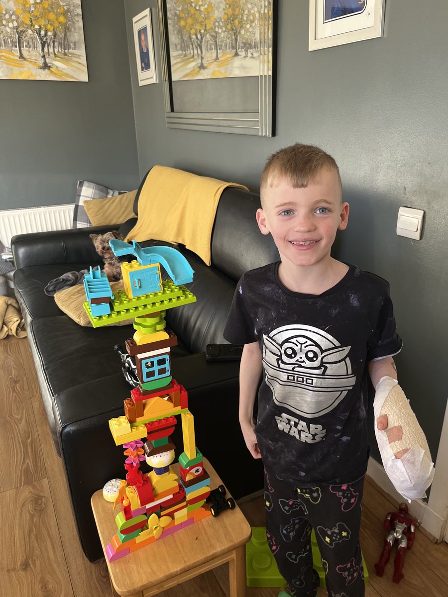 janemcgee3's tweet photo. Leo’s magnificent Lego build very creative , lots of hard work 😊⁦@NiddrieMillPS⁩ ⁦@MissGriersonNM⁩ https://t.co/OkRNJt7Fvp