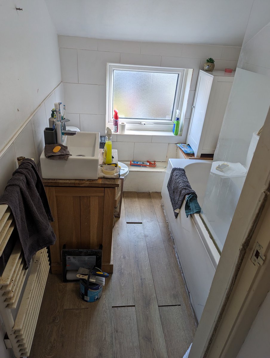 Shananigan88's tweet photo. Mini bathroom make over complete!!! I hated it before and it was definitely the worst room in the house. New sink & floor and a bit of paint and it looks so much better #Minimakeover #bathroom https://t.co/gtuHc5hgap