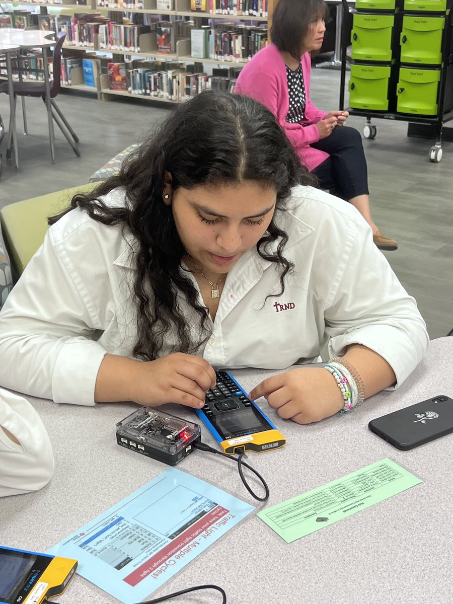 RNDLearnCommons's tweet photo. Do you know how a traffic light is created? These grade 9’s do! A great day of coding traffic lights with these classes in the LC today. https://t.co/Vnjh1C9vQH