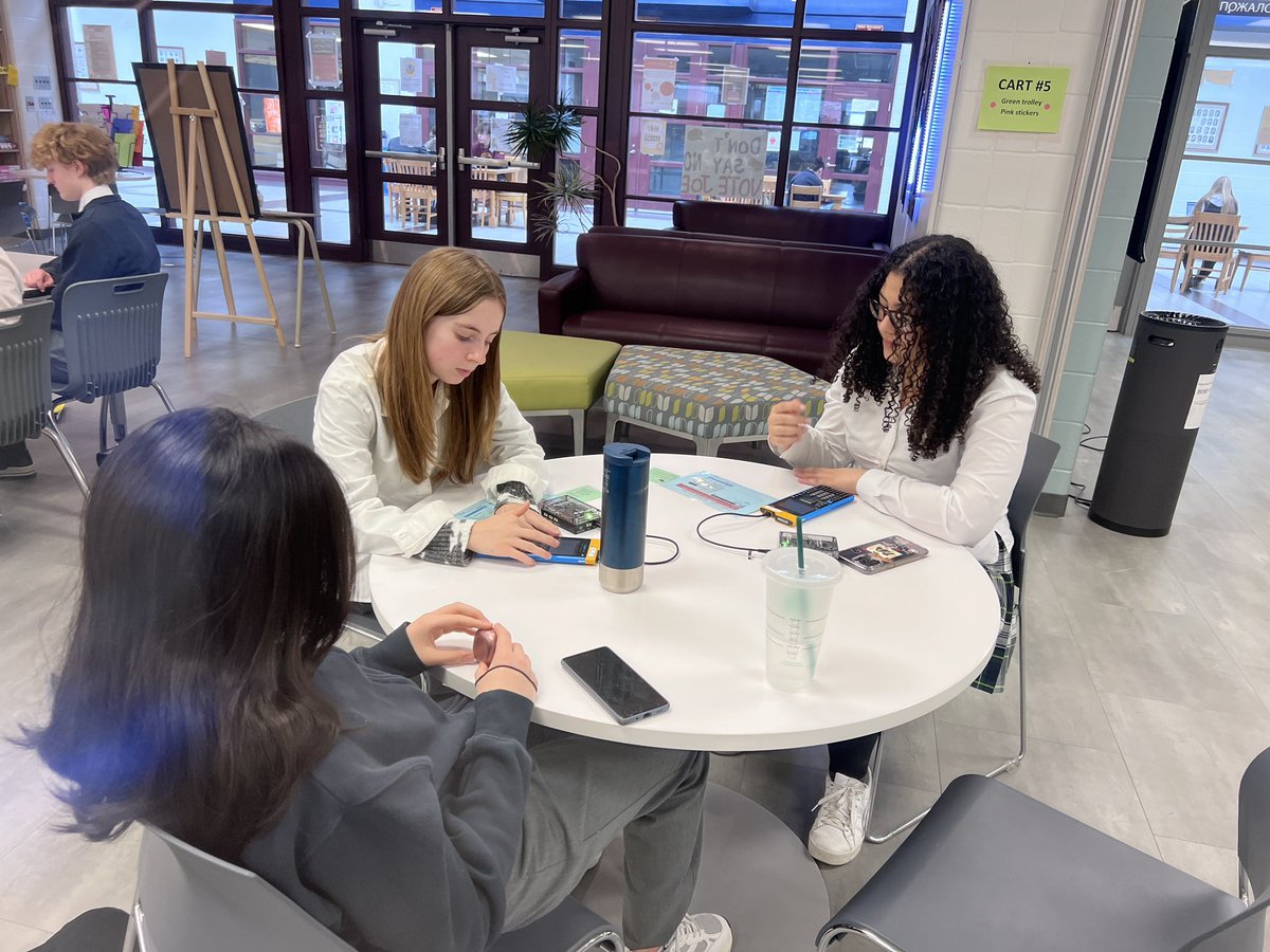 RNDLearnCommons's tweet photo. Do you know how a traffic light is created? These grade 9’s do! A great day of coding traffic lights with these classes in the LC today. https://t.co/Vnjh1C9vQH