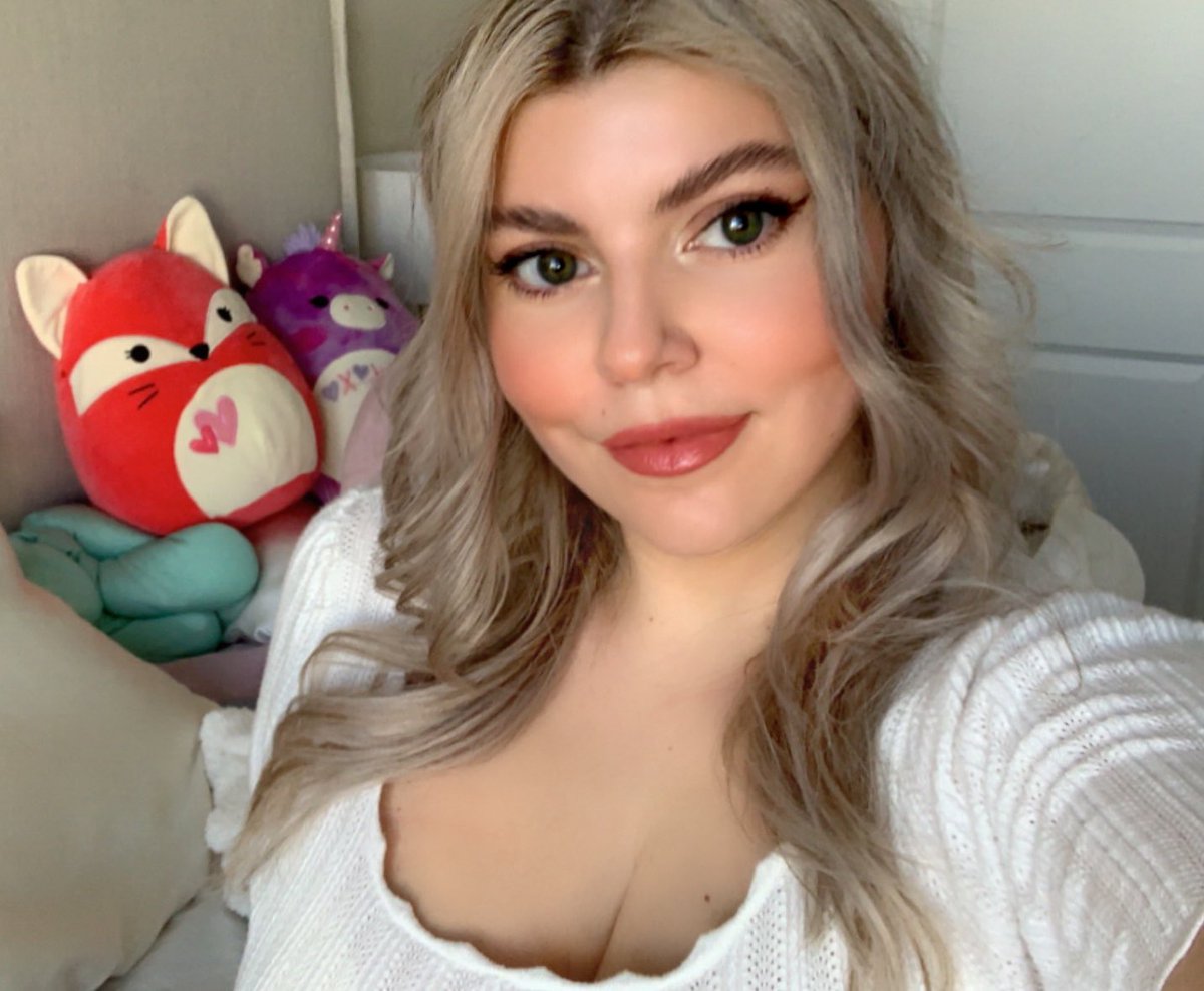 Lazy rainy day who wants to cuddle?