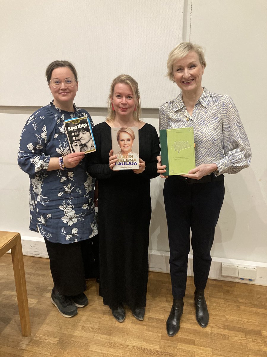 #kirjallisuudentulevaisuudentekijät kurssin kolmosetappi, teemana kustantajan rooli &amp; kirjailijan ja kustantajan yhteistyö. Kiitos kurssilaiset ja säkenöivät kirjaosaajat Anna-Riikka Carlson ja Elina ⁦⁦Hirvonen ⁦<a href="/Taideyliopisto/">Uniarts Helsinki</a>⁩