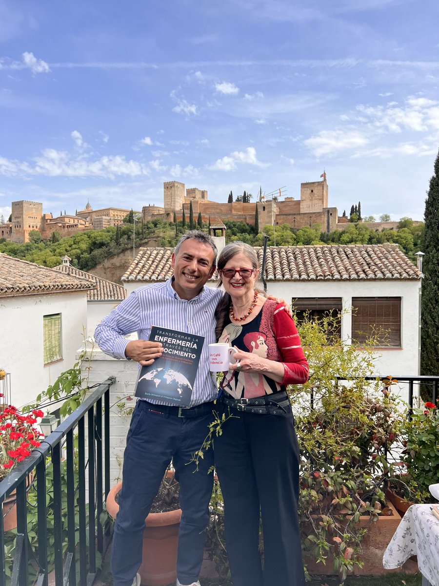 JesusBPSO's tweet photo. Tras un encuentro con algunos compis de #BpsoAndalucía hemos compartido experiencias inolvidables en la mágica ciudad de #Granada junto a @DorisGrinspun de la @RNAO.
Gracias por tu generosidad y por cuidarnos tanto. #bpsoAndalucía 
Por supuesto con la taza de #Cuidaven. https://t.co/vpMunhq76T