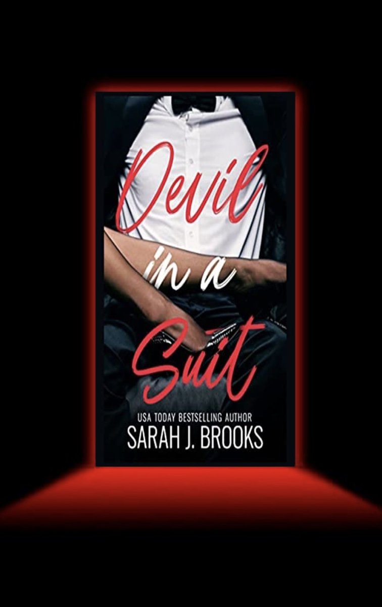 C’est une jolie robe », dit-il tout en enroulant ses mains autour de moi et en m’appuyant doucement contre le mur. Mais je préfèrerais la voir sur le sol.- ‘Le diable en costume’ by Sarah J. Brooks amazon.com/diable-en-cost…