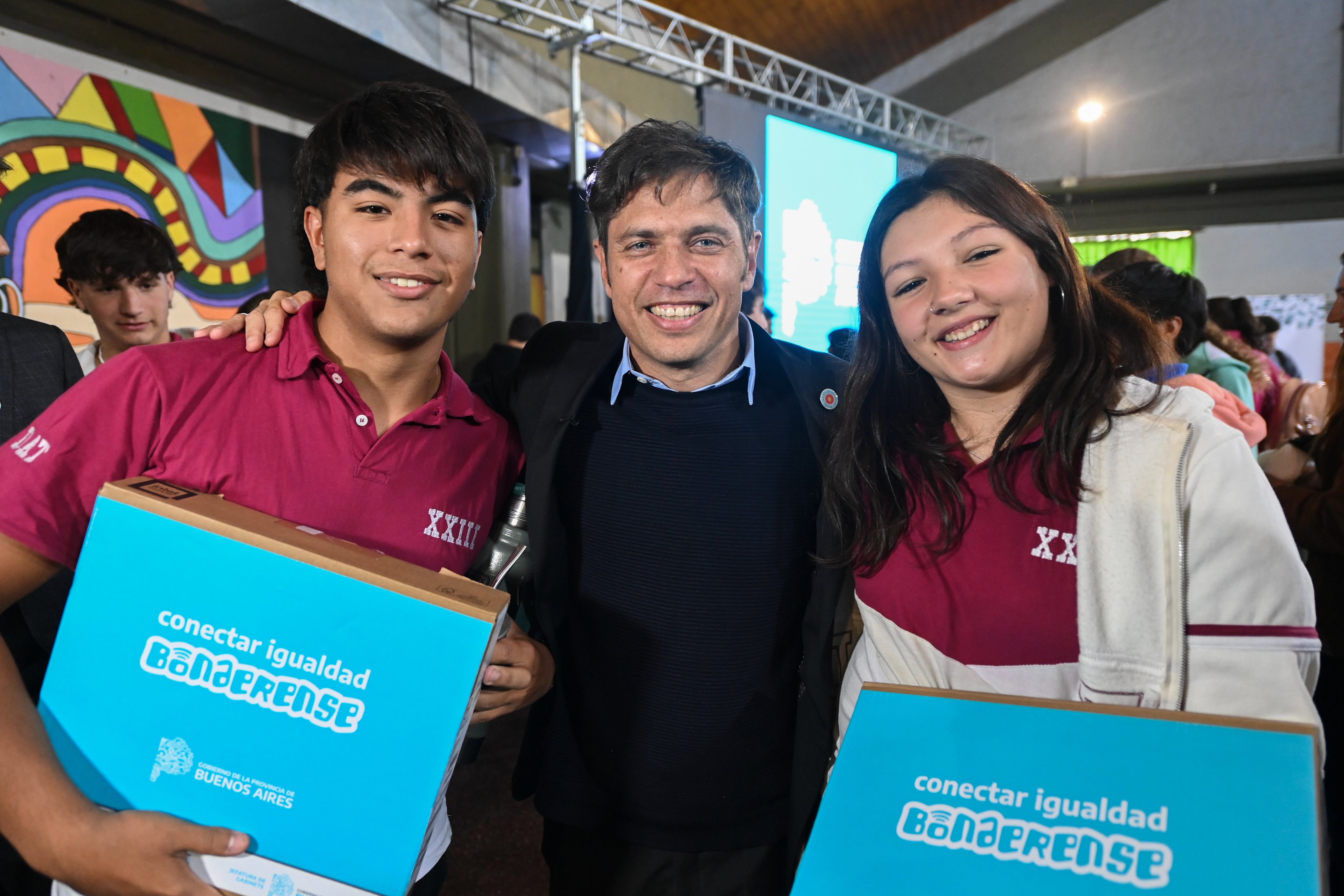 Se entregaron 168 computadoras personales a estudiantes de Lobería