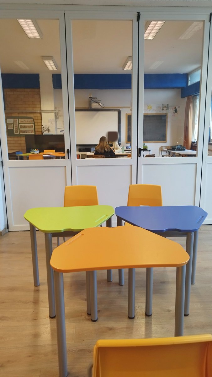 LizBerliocchiB's tweet image. #Scuola,#docenti a #colloquio con i #genitori. Sono momenti importanti, sia dal punto di vista didattico che umano. Si cresce insieme. Questo vale per #studenti, #famiglie, #insegnanti.