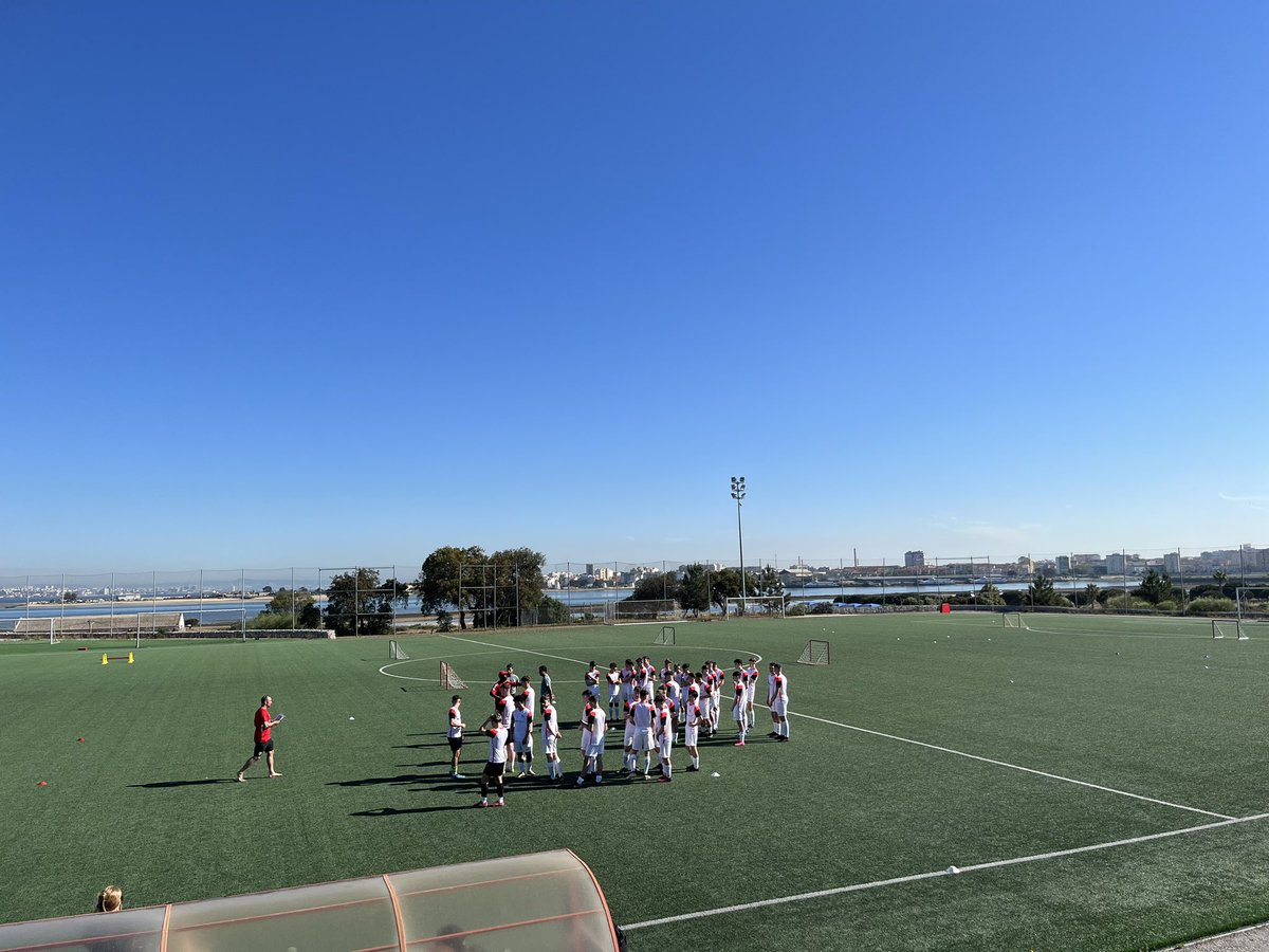 prosser80's tweet photo. Day 2 with @SLBenfica Training in the sun and some detailed insight into the clubs youth development model. https://t.co/46VomQg7Ru