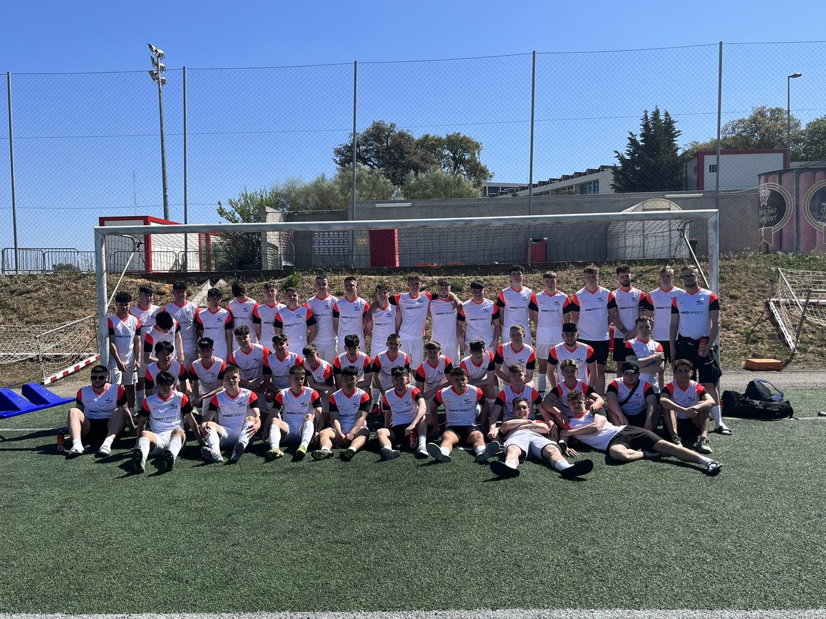 prosser80's tweet photo. Day 2 with @SLBenfica Training in the sun and some detailed insight into the clubs youth development model. https://t.co/46VomQg7Ru