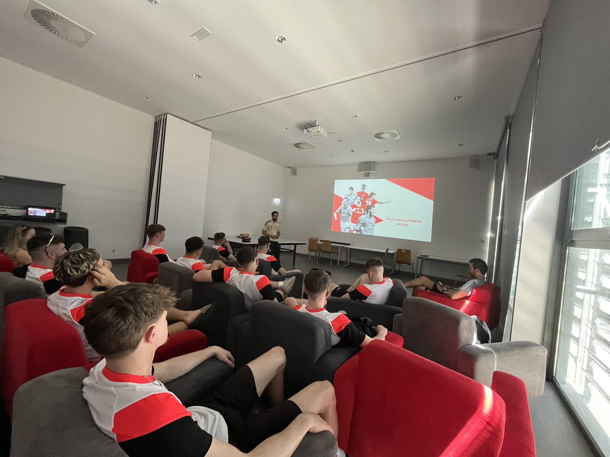 prosser80's tweet photo. Day 2 with @SLBenfica Training in the sun and some detailed insight into the clubs youth development model. https://t.co/46VomQg7Ru