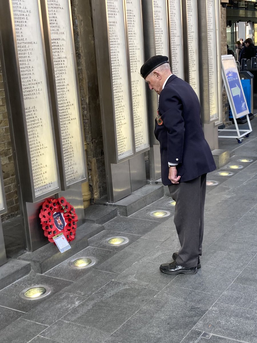 NickBeilby1's tweet photo. Today York Normandy Veteran Ken Cooke(97) laid a wreath on the War Memorial at Kings Cross station and then received the shock of his life when he was invited to travel to York in the cab of LNER locomotive 91111’ For the Fallen ´. LNER really pulled out the stops. Fantastic. https://t.co/KgvI5YazSD