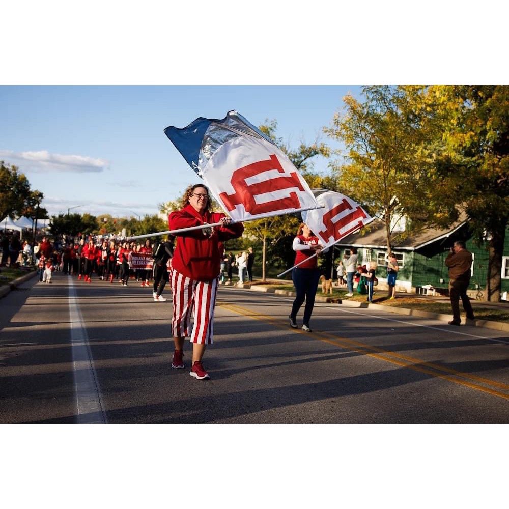 IUMHAB's tweet image. HAPPY #IUDAY, HOOSIERS!!! ⚪️🔴⚪️🔴
.
With your help, we can help the @HundredIU bring the 🚩🚩IU Color Guard🚩🚩 to life. Donate now at: go.iu.edu/colorguard.