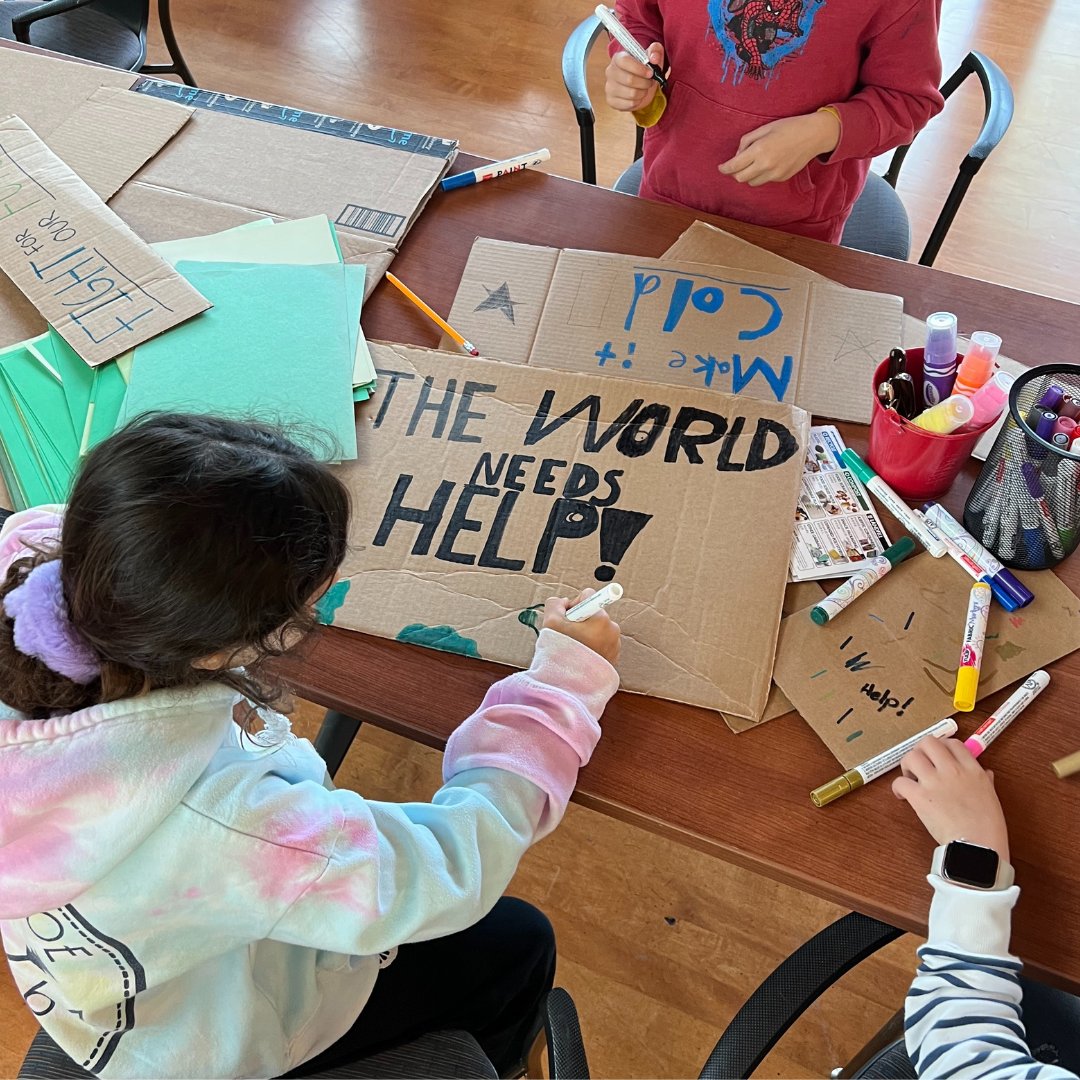 engageOnUp's tweet photo. These young activists are making signs for Friday's climate march in Palo Alto. Find the deets at https://t.co/OXyWyVsQek #paloalto #earthday #youthrocks https://t.co/qZDTqIYDZT