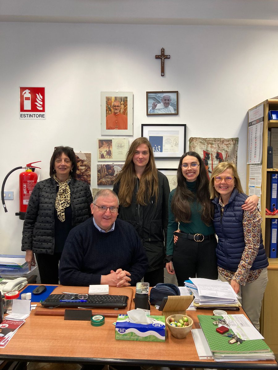 MigrantesV's tweet photo. “Un gruppo di persone che condivide un obiettivo comune può raggiungere l’impossibile” presi da mille impegni non troviamo mai un attimo per presentarci. Ecco a voi la “squadra” così composta: Paolo,  Maria Pia, Yulyia, Eleonora, Laura https://t.co/usLs31XCy5