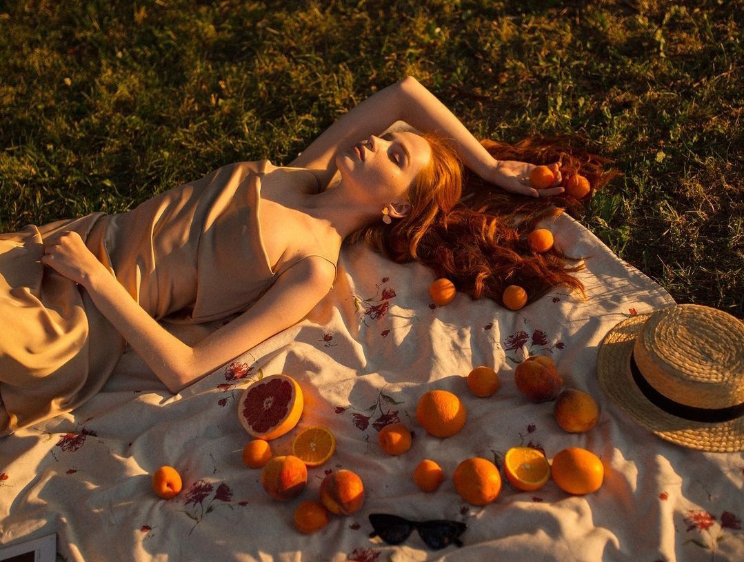 xLucyWeas's tweet photo. Flowers in my hair, I belong by the sea
Where we used to be, sitting by the orange trees
Summer in the air, bodies in the heat
Just you and me, sitting by the orange trees https://t.co/t2DQtQtcUr