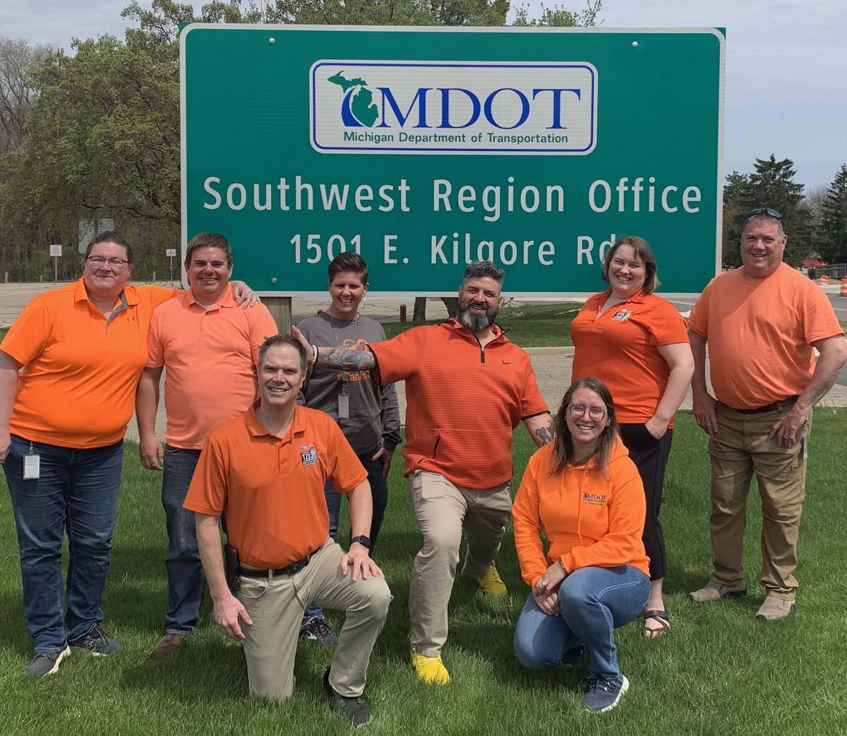 MDOT_Southwest's tweet image. 🧡🧡Go Orange Day🧡🧡

Road workers’ lives depend on you! Work zone safety means safety for all. SLOW DOWN, eliminate distractions, and stay alert. Let’s each do our part to make sure everyone gets home safely!

 #NWZAW #Orange4Safety #SafeWorkZonesForAll