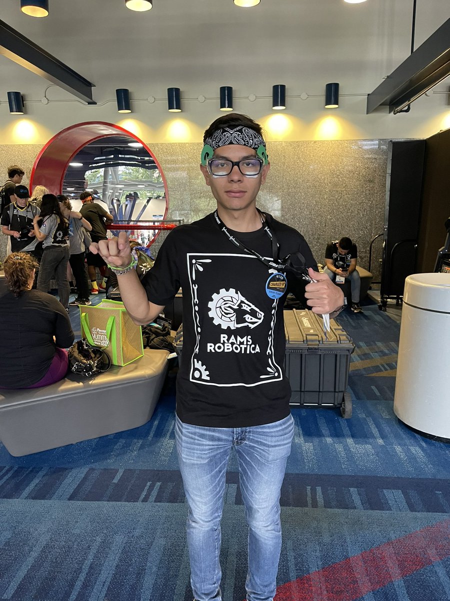 MHSRoboticsEPTX's tweet photo. Thank you @MHSRoboBoosters for our new El Paso inspired robotics t shirts! #TeamSISD https://t.co/fojPAkEjiU