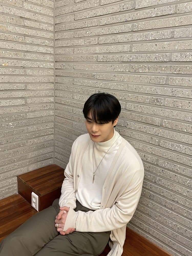 ItzelST4's tweet photo. Siempre brillarás como la gran estrella que eres, descansa en paz Moonbin 🤍

#ASTRO #AROHA https://t.co/RAihvLmjSf