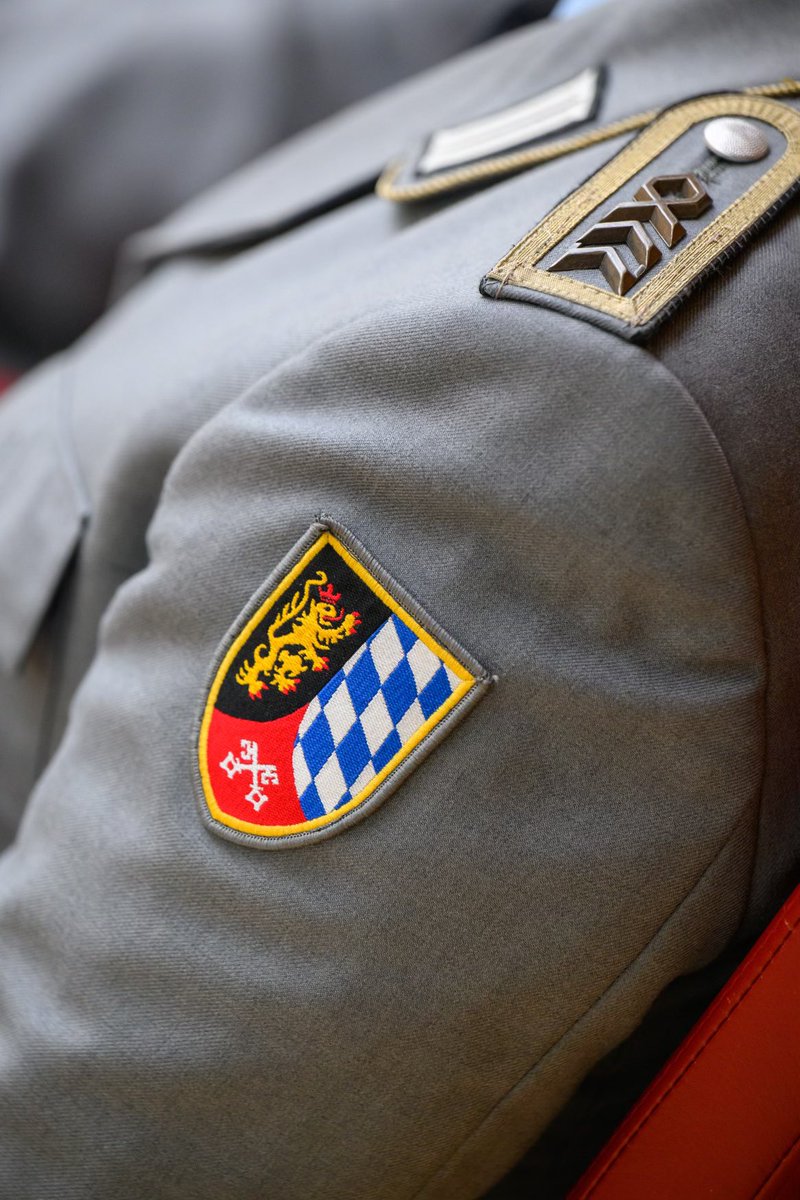 Markus_Soeder's tweet photo. Bayern ist Bundeswehrland: Heute Soldatenempfang der CSU-Fraktion im Landtag @csu_lt. Unsere Soldatinnen und Soldaten beschützen uns und unsere Werte. Egal ob Auslandseinsatz, Katastrophenhilfe oder Landes- und Bündnisverteidigung – für ihren oft schweren Dienst haben sie unser aller Respekt, Wertschätzung und Dankbarkeit verdient. Das war und ist für uns selbstverständlich, auch schon vor dem Angriffskrieg auf die Ukraine. Wir brauchen endlich gute Ausstattung für die #Bundeswehr und mehr Wertschätzung für diesen wichtigen Dienst.