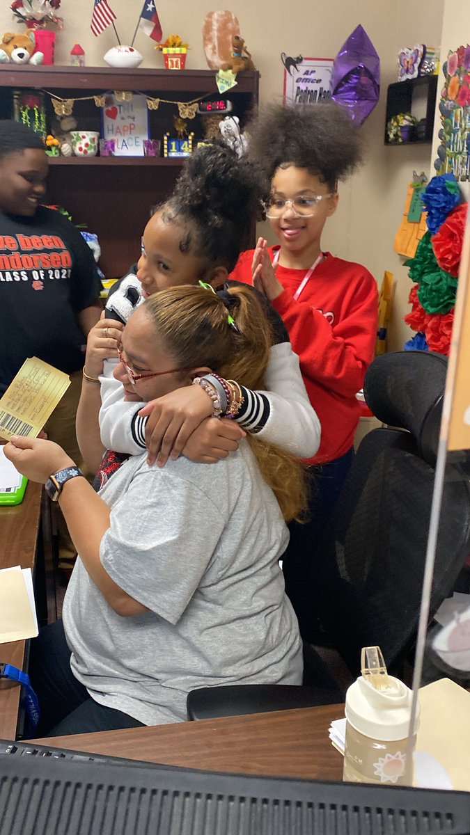 Pmsdramageeks tweet media