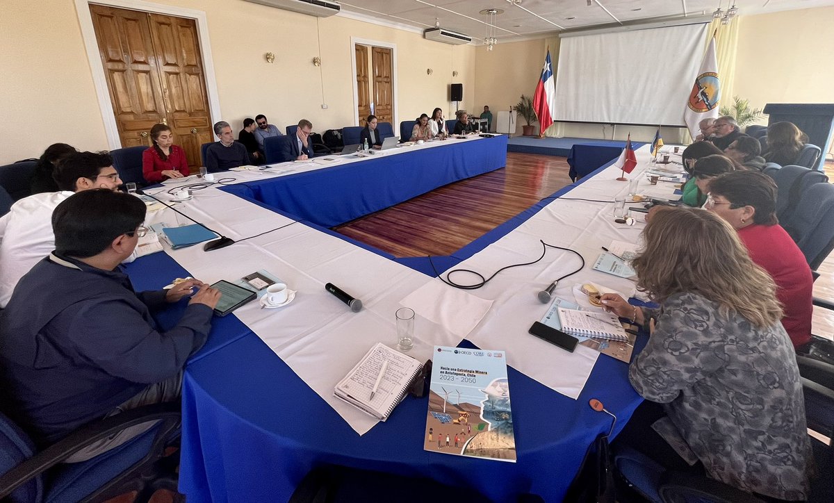 ippnorte's tweet photo. 🔵DÍA 2

Esta jornada estuvo marcada por la presencia del Gobernador Ricardo Díaz @Goreantofagasta ,que fue recibido con un saludo protocolar por parte del alcalde de #Calama en el @municipiocalama .Saludo que se extendió hacia la comitiva de expertos de la @OECD_local e IPP UCN. https://t.co/w8ApY719jS