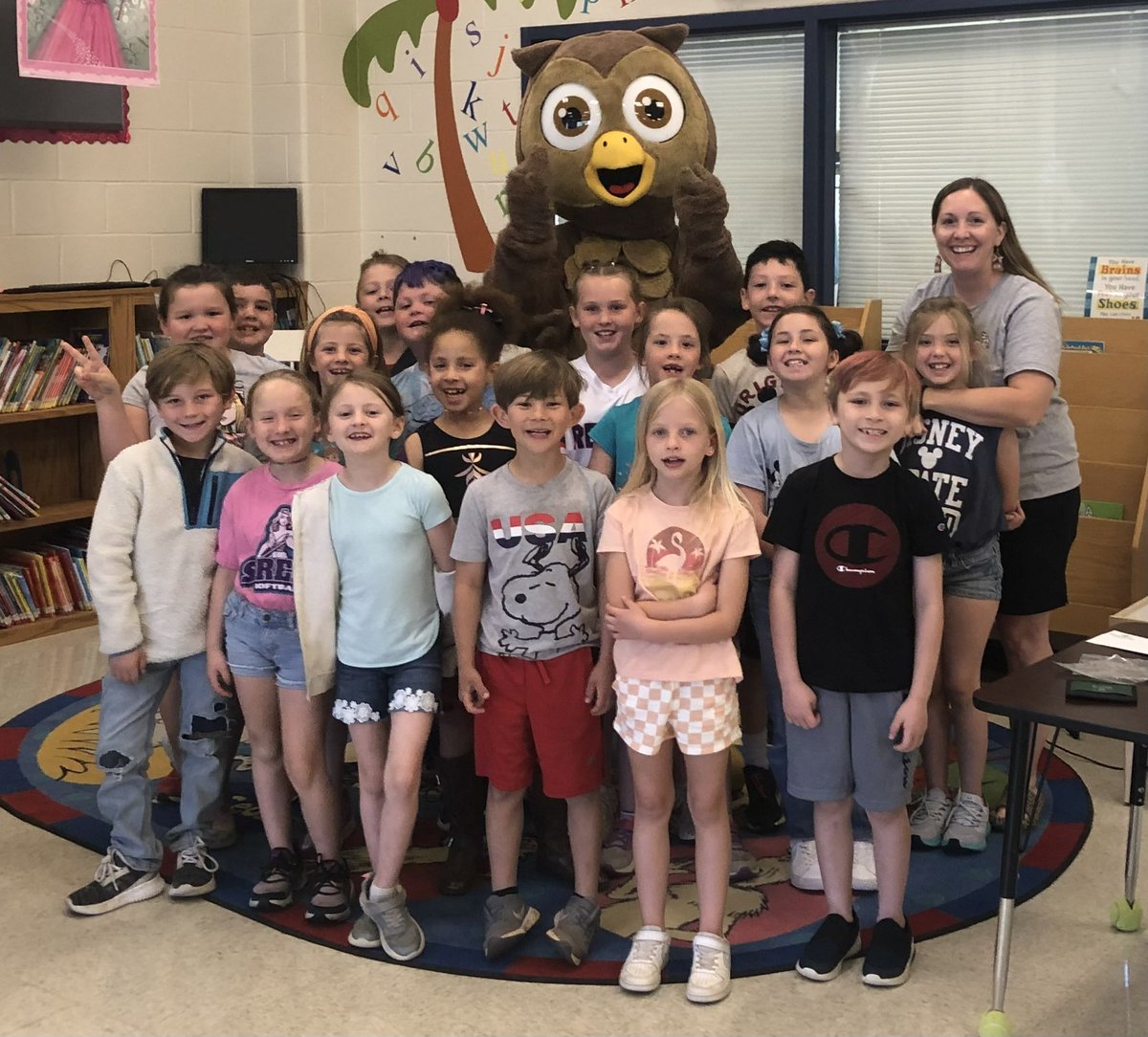 BelgradeStBank's tweet photo. Thank you for having us today Central Elementary! 😊
We had a blast! ❤️🤍

We loved teaching you all about SPENDING, SAVING, &amp; SHARING! 💵

@mobankers @ABABankers
#TeachChildrenToSave #FinancialLiteracyMonth #TCTS #TheOtherLiteracy #CoolOwlKids https://t.co/k4w5RTAfNl