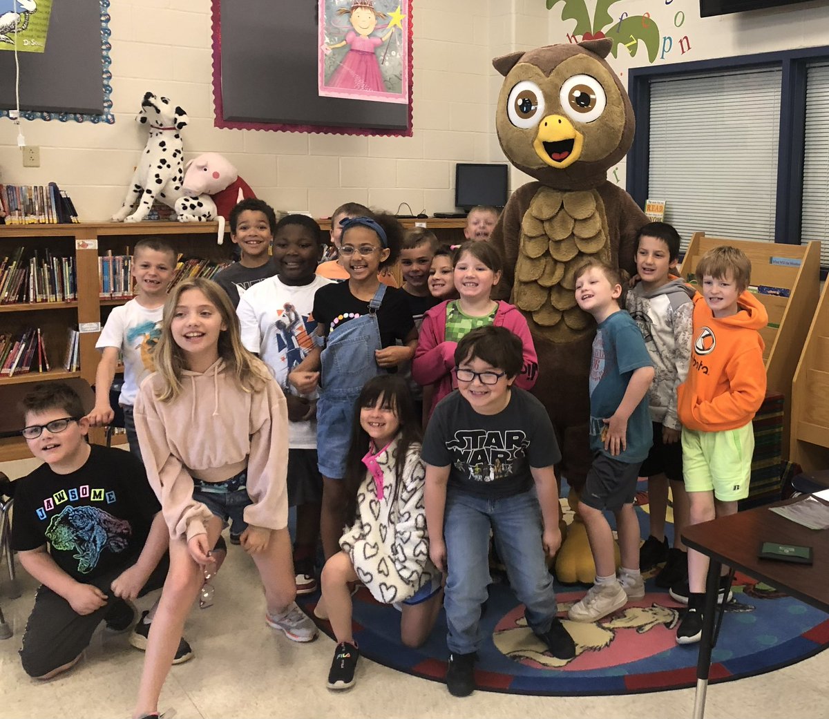 BelgradeStBank's tweet photo. Thank you for having us today Central Elementary! 😊
We had a blast! ❤️🤍

We loved teaching you all about SPENDING, SAVING, &amp; SHARING! 💵

@mobankers @ABABankers
#TeachChildrenToSave #FinancialLiteracyMonth #TCTS #TheOtherLiteracy #CoolOwlKids https://t.co/k4w5RTAfNl