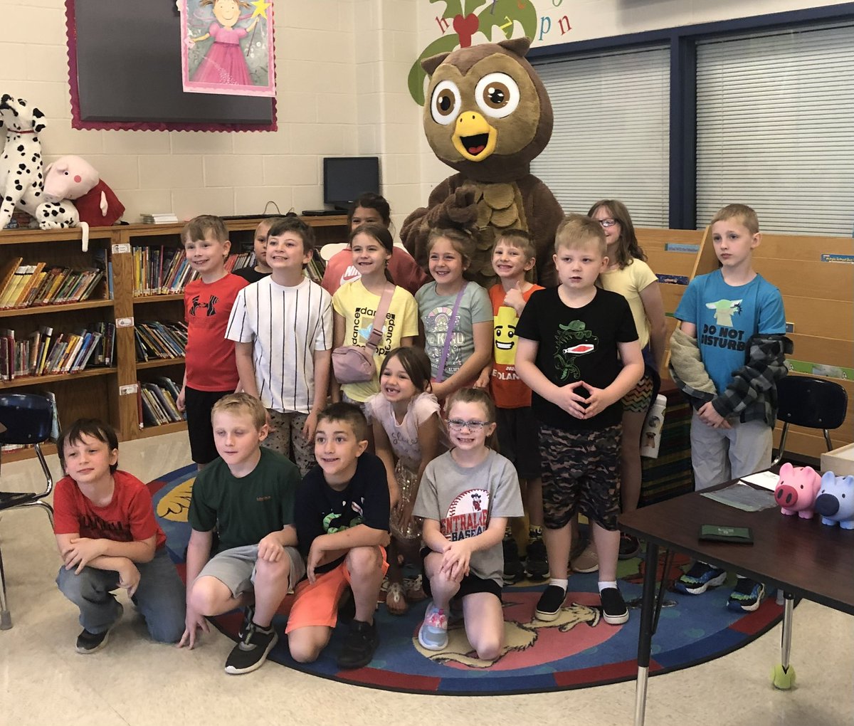 BelgradeStBank's tweet photo. Thank you for having us today Central Elementary! 😊
We had a blast! ❤️🤍

We loved teaching you all about SPENDING, SAVING, &amp; SHARING! 💵

@mobankers @ABABankers
#TeachChildrenToSave #FinancialLiteracyMonth #TCTS #TheOtherLiteracy #CoolOwlKids https://t.co/k4w5RTAfNl